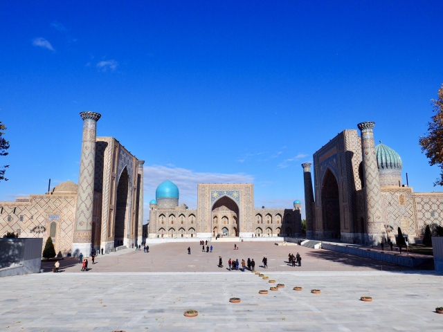 12月8日　ウズベキスタン憲法記念日