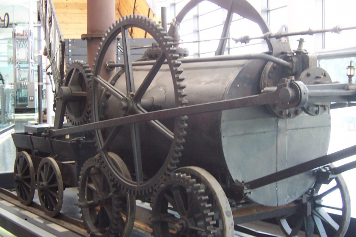 2月21日　蒸気機関車の試運転に成功：1804年